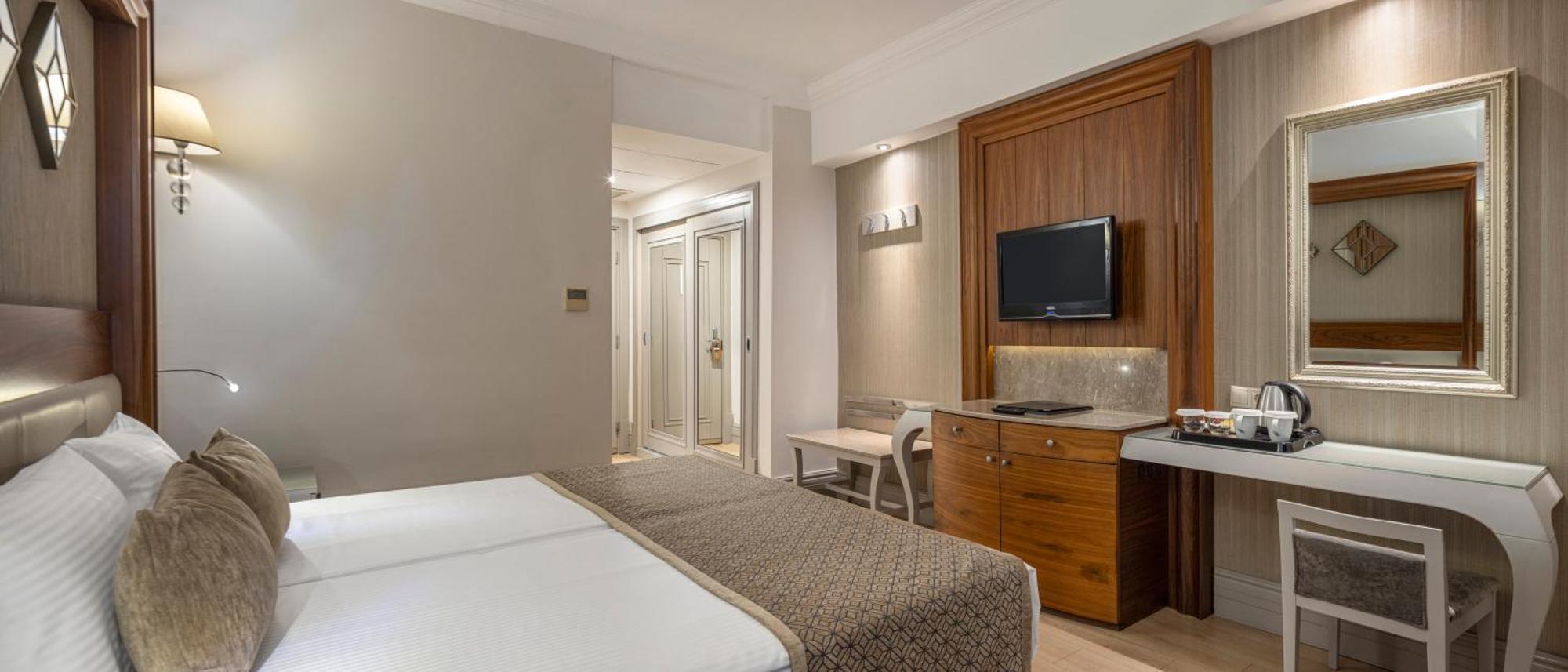 Quarto com Cama de Casal ou 2 de Solteiro e Vista do Jardim